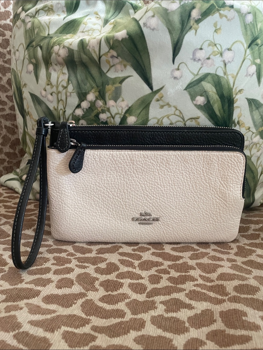 Coach Two-Tone Pebbled Leather Wristlet in Cream and Black NEW Double Zipper